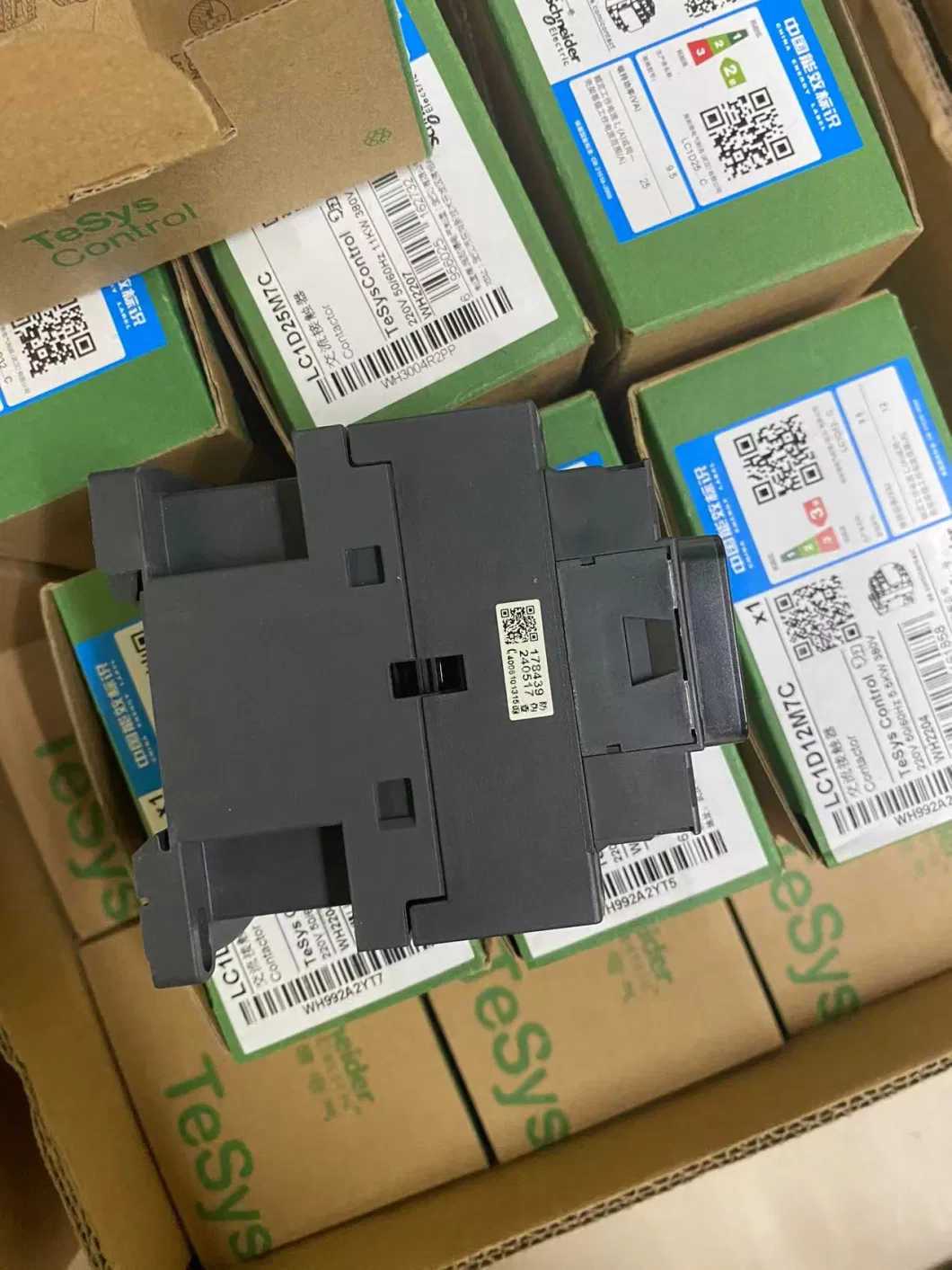 Brand New Sch-Neider LC1d09m7 Contactor LC1d 9A DIN Rail 600VAC 3pst-No 3 Pole 7.5HP Good Price